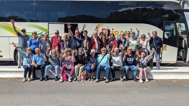 Photo de groupe devant le car